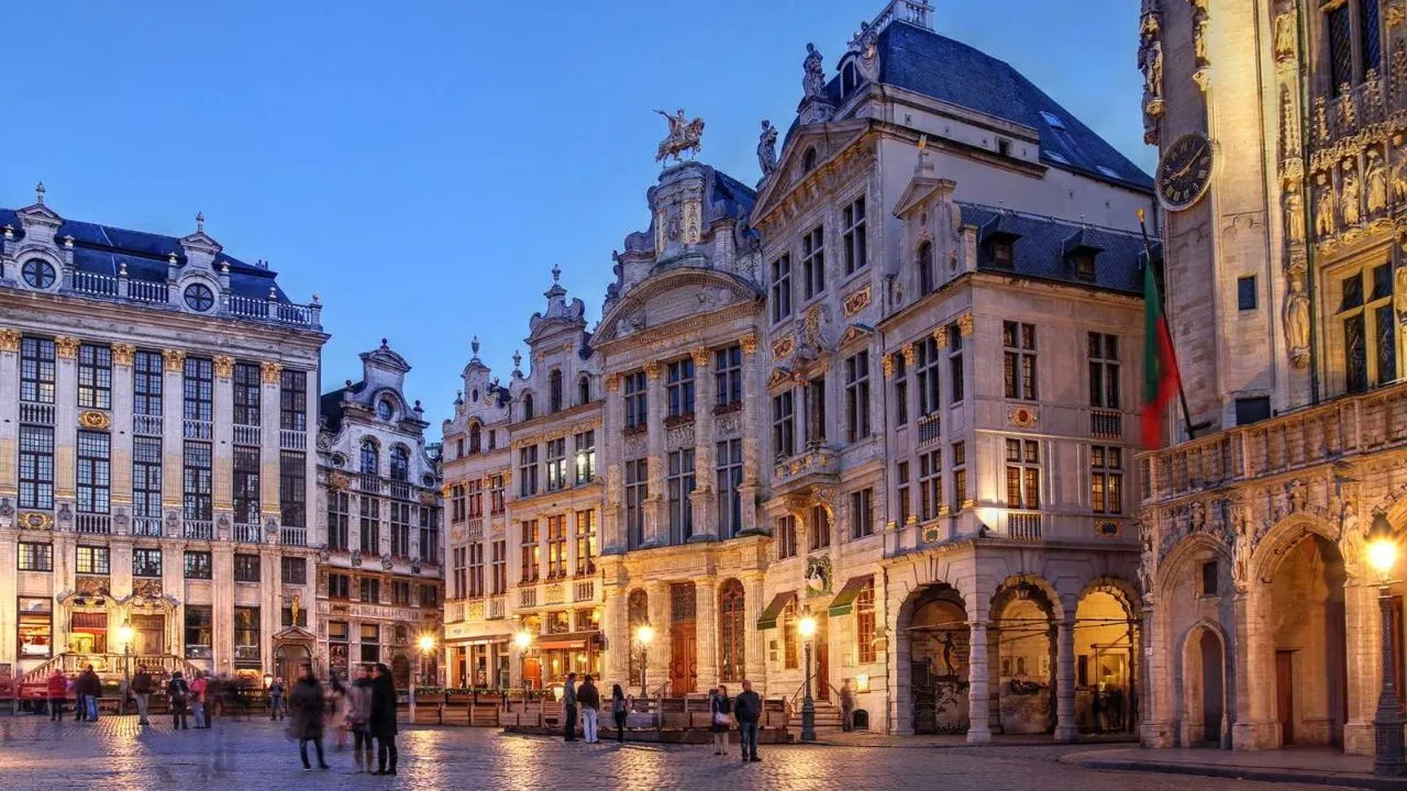 حجز طيران من الرياض إلى بروكسل