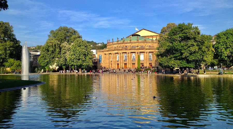 حجز طيران من الرياض إلى شتوتغارت