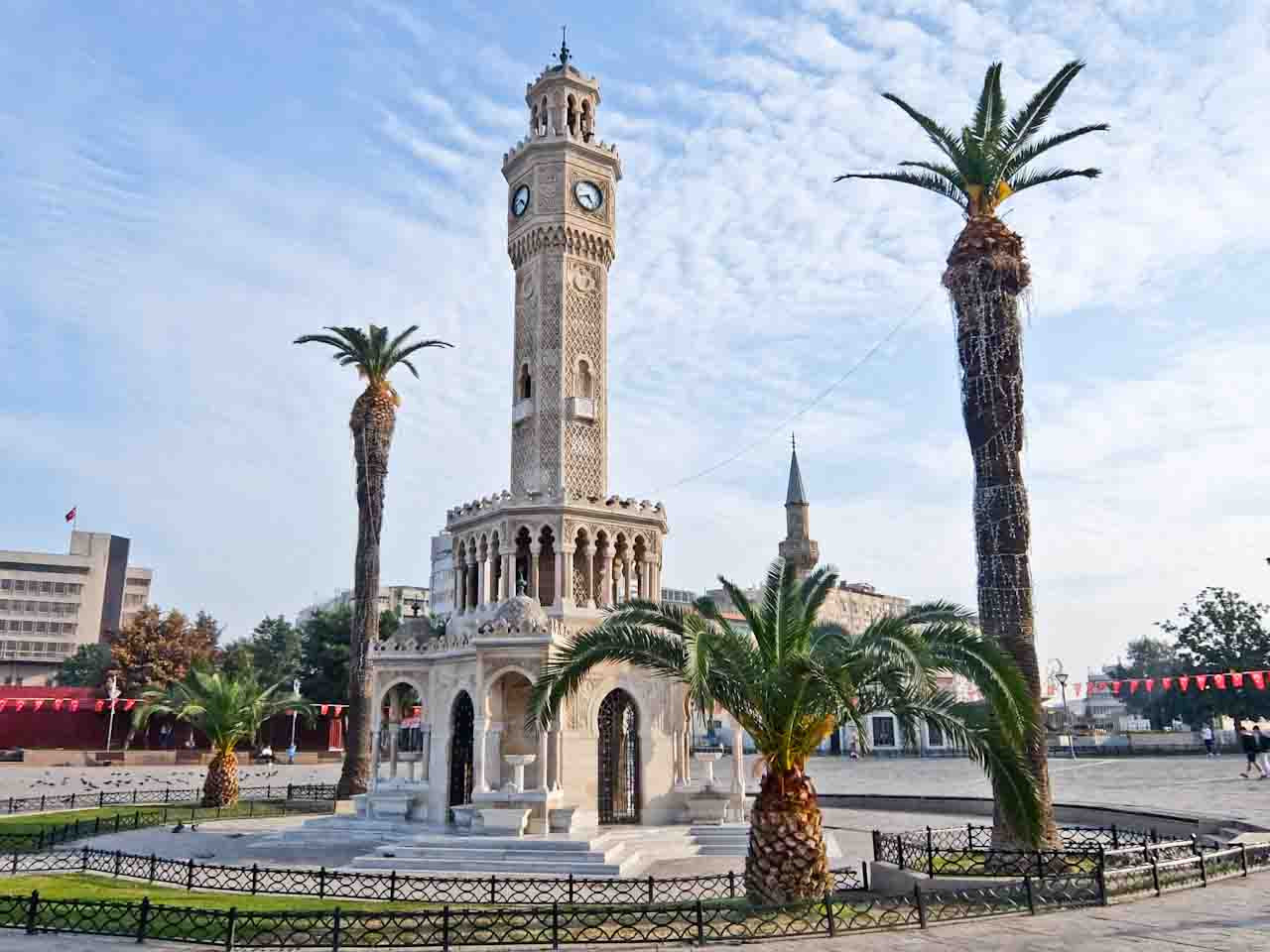 حجز طيران من الرياض إلى إزمير