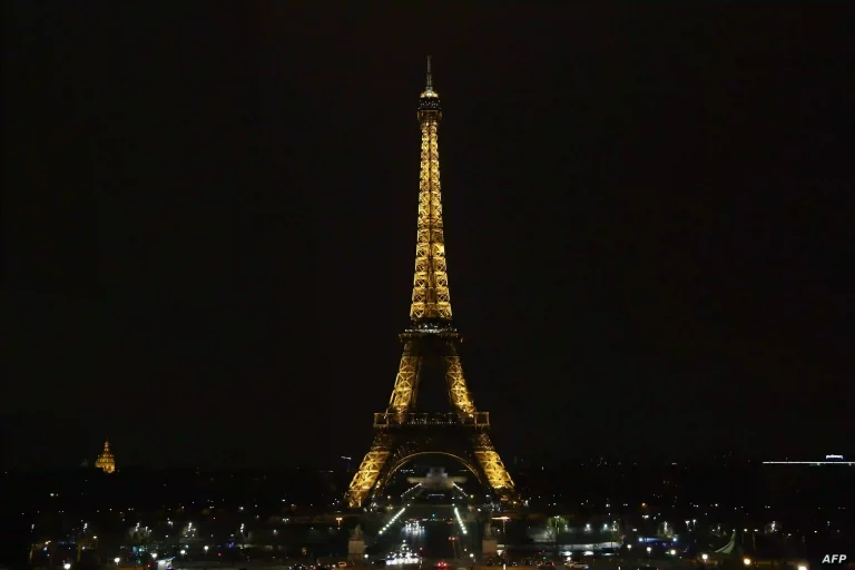 حجز طيران من الرياض إلى باريس