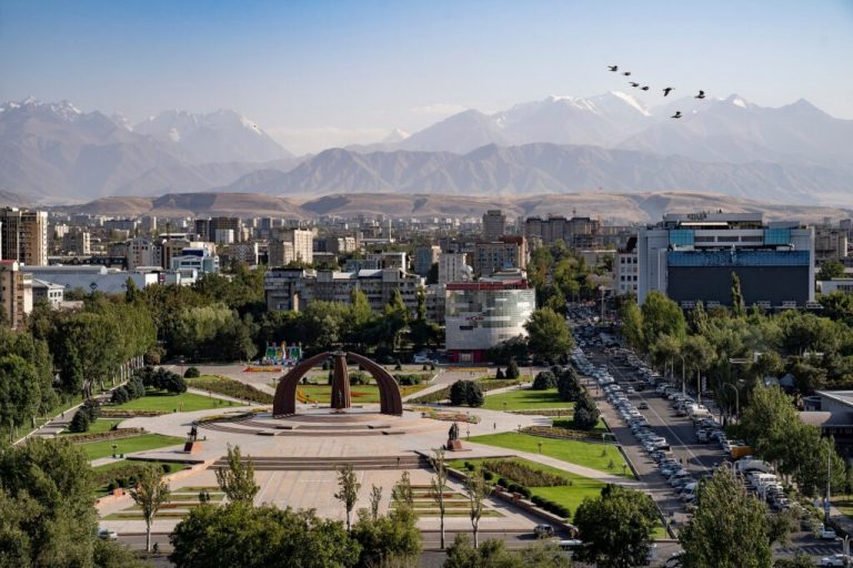 حجز طيران من الرياض إلى بشكيك