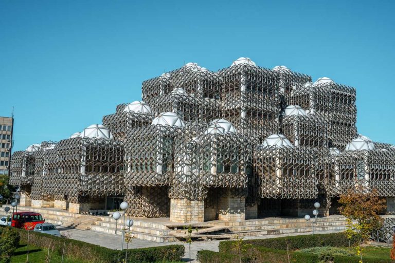 حجز طيران من الرياض إلى بريشتينا