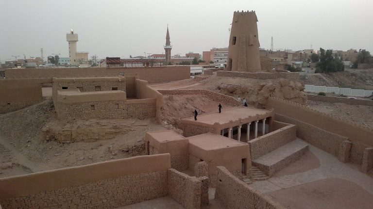 حجز طيران من الرياض إلى قريات