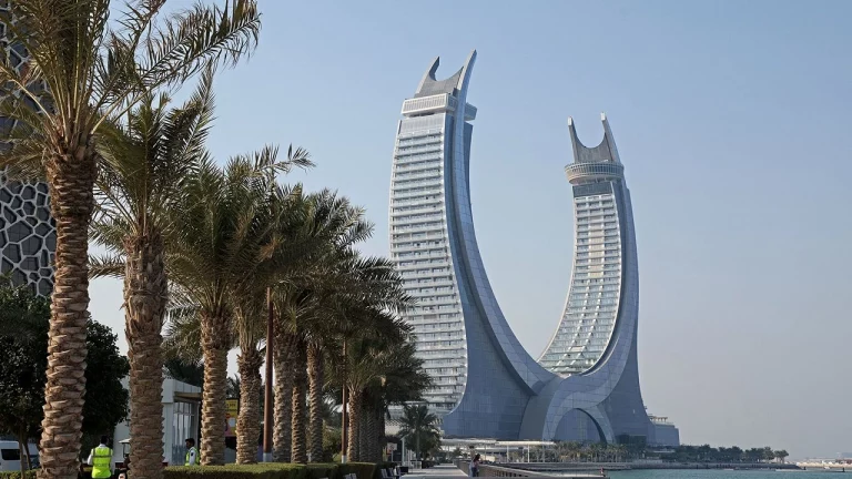 حجز طيران من مسقط إلى الدوحة