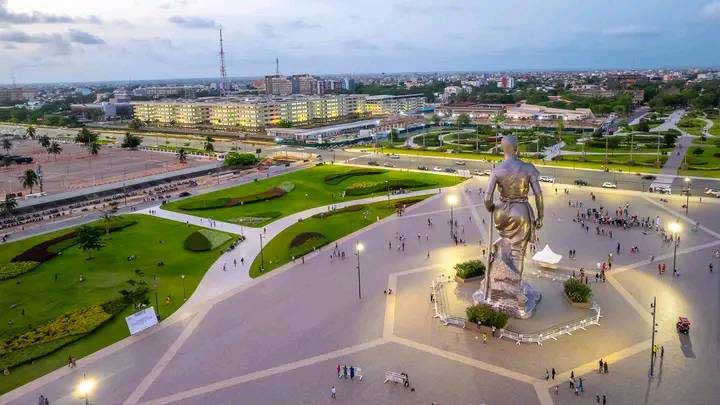 حجز طيران من الرياض إلى كوتونو