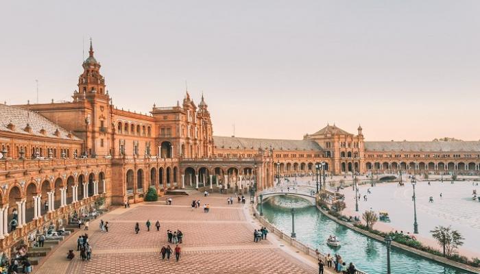 حجز طيران من الرياض إلى إشبيلية